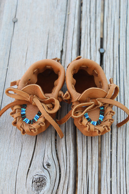 Newborn beaded baby moccasins, baby boy moccasins, soft baby shoes