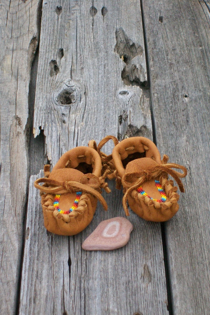 Newborn baby moccasins , beaded baby moccasins , baby shower gift