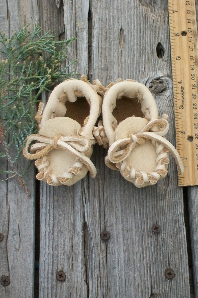 Baby moccasins for newborn , baby gift , newborn leather moccasins